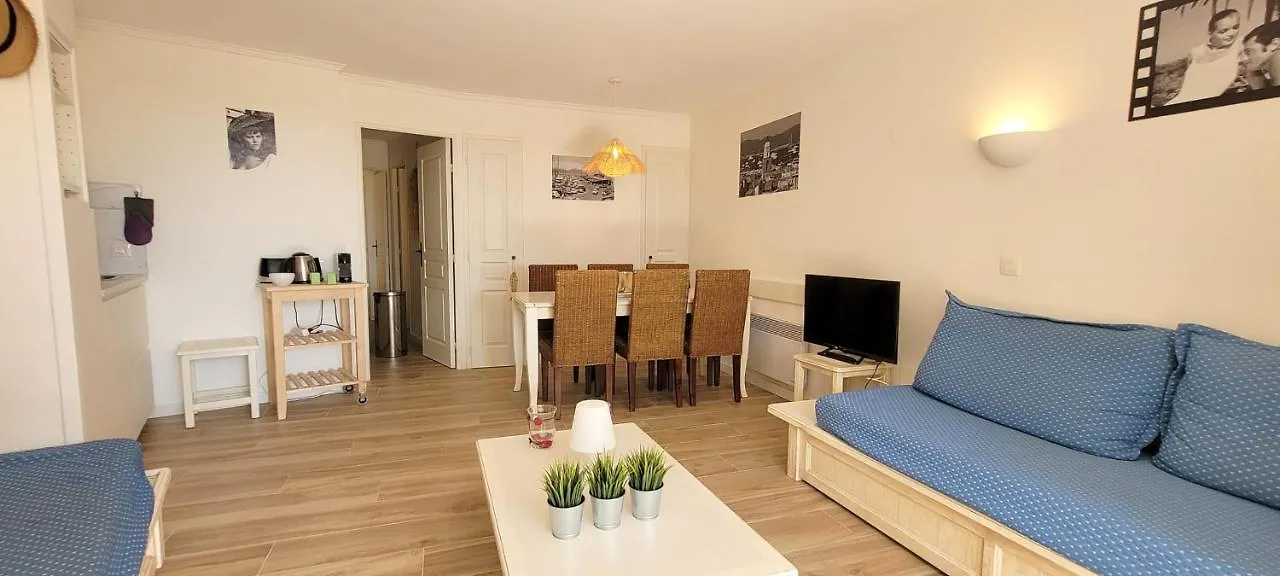 Bright Cocoon With Garden And Sea View Apartment Grimaud France